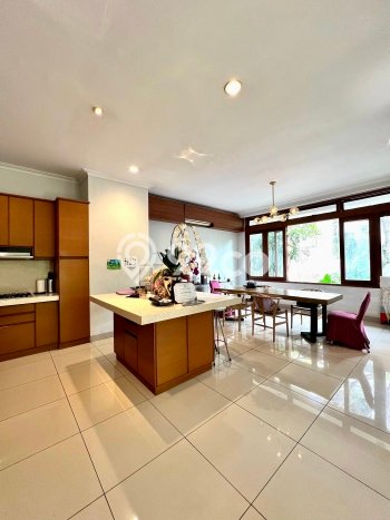 Rumah Elit LB 450m2 Siap Pakai Desain Elegan di Kemang, Jakarta Selatan Rumah Elit LB 450m2 Siap Pakai Desain Elegan di Kemang, Jakarta Selatan