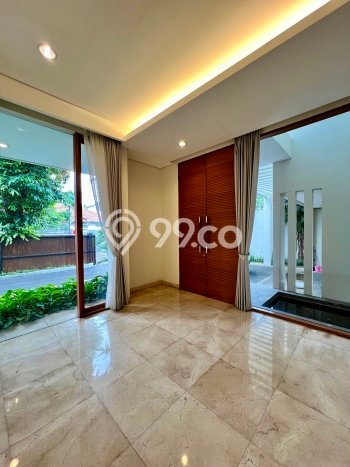 Rumah Mewah LB 550m2 Siap Huni Desain Elegan di Kemang, Jakarta Selatan Rumah Mewah LB 550m2 Siap Huni Desain Elegan di Kemang, Jakarta Selatan