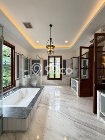Jual Rumah Mewah Elegan Dengan View Cantik di Kemang, Jakarta Selatan Jual Rumah Mewah Elegan Dengan View Cantik di Kemang, Jakarta Selatan