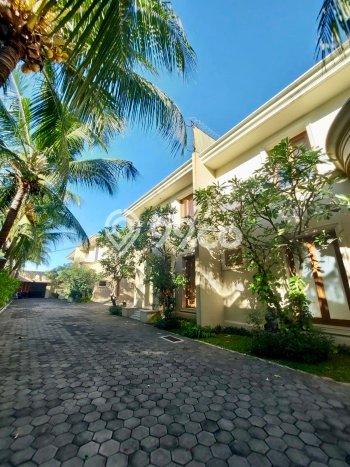 Hunian Modern Disewakan di Pejaten Jakarta Selatan 4 KT & 4 KM Hunian Modern Disewakan di Pejaten Jakarta Selatan 4 KT & 4 KM