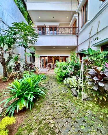Rumah Eksklusif Siap Huni LT 527m2 di Menteng, Jakarta Pusat Rumah Eksklusif Siap Huni LT 527m2 di Menteng, Jakarta Pusat