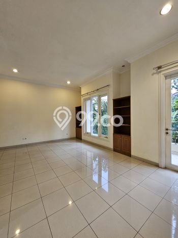 Hunian Mewah LB 600m2 Siap Pakai Desain Elegan di Pondok Indah, Jakarta Selatan Hunian Mewah LB 600m2 Siap Pakai Desain Elegan di Pondok Indah, Jakarta Selatan