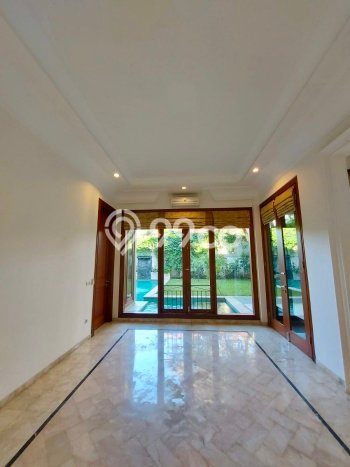 Disewakan Rumah Strategis di Pejaten LT 550m2 / LB 450m2 Siap Huni Disewakan Rumah Strategis di Pejaten LT 550m2 / LB 450m2 Siap Huni