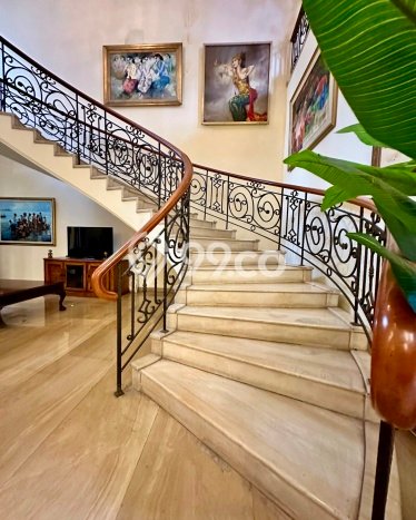Rumah Eksklusif Siap Huni LT 527m2 di Menteng, Jakarta Pusat Rumah Eksklusif Siap Huni LT 527m2 di Menteng, Jakarta Pusat