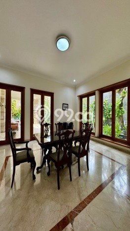 Dijual Rumah Luas Elegan Dengan View Eksklusif di Kemang, Jakarta Selatan Dijual Rumah Luas Elegan Dengan View Eksklusif di Kemang, Jakarta Selatan