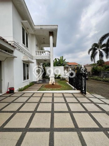 Hunian Elit LB 400m2 Siap Pakai Desain Elegan di Pangkalan Jati, Depok Hunian Elit LB 400m2 Siap Pakai Desain Elegan di Pangkalan Jati, Depok