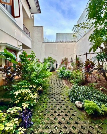 Rumah Eksklusif Siap Huni LT 527m2 di Menteng, Jakarta Pusat Rumah Eksklusif Siap Huni LT 527m2 di Menteng, Jakarta Pusat