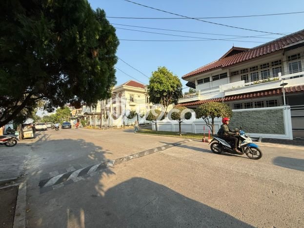 Rumah Luxury di Jakarta Utara Strategis Kondisi Baik Rumah Luxury di Jakarta Utara Strategis Kondisi Baik