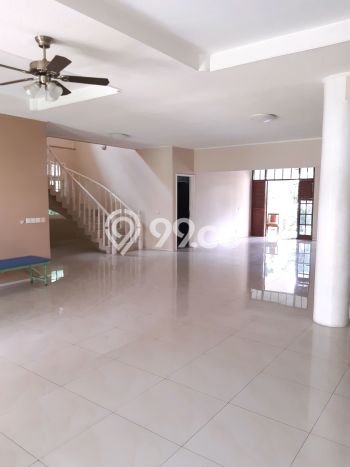 Ready to Use! Luxury House LT 706m2 Desain Modern di Pondok Indah Ready to Use! Luxury House LT 706m2 Desain Modern di Pondok Indah