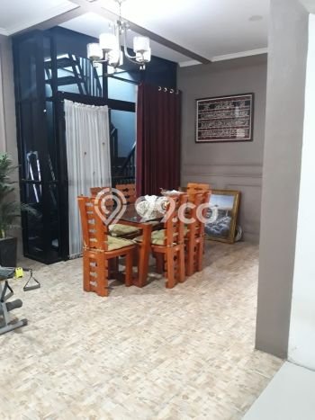 GOOD DEAL! Rumah Strategis di , LT 250m2m² Bangunan 300m2m² GOOD DEAL! Rumah Strategis di , LT 250m2m² Bangunan 300m2m²