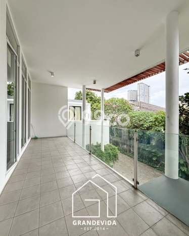 Rumah Mewah LB 400m2 Siap Pakai Desain Elegan di Pejaten, Jakarta Selatan Rumah Mewah LB 400m2 Siap Pakai Desain Elegan di Pejaten, Jakarta Selatan