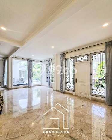 Jual Rumah Luas Elegan Dengan View Eksklusif di Pondok Indah, Jakarta Selatan Jual Rumah Luas Elegan Dengan View Eksklusif di Pondok Indah, Jakarta Selatan