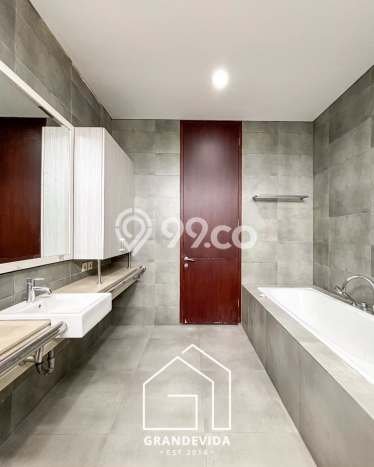 Rumah Mewah LB 400m2 Siap Pakai Desain Elegan di Pejaten, Jakarta Selatan Rumah Mewah LB 400m2 Siap Pakai Desain Elegan di Pejaten, Jakarta Selatan
