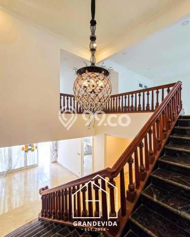 Jual Rumah Luas Elegan Dengan View Eksklusif di Pondok Indah, Jakarta Selatan Jual Rumah Luas Elegan Dengan View Eksklusif di Pondok Indah, Jakarta Selatan