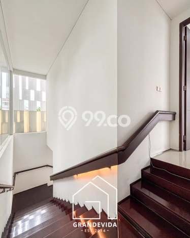 Rumah Mewah LB 400m2 Siap Pakai Desain Elegan di Pejaten, Jakarta Selatan Rumah Mewah LB 400m2 Siap Pakai Desain Elegan di Pejaten, Jakarta Selatan