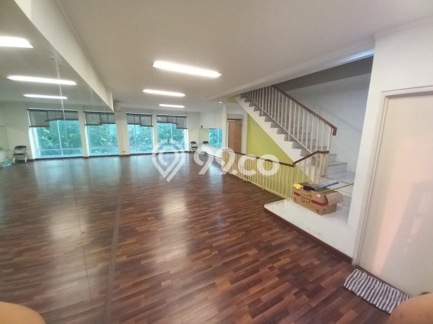 LOKASI TERBAIK! Ruko di Bintaro, Luas 288m², Area Komersial LOKASI TERBAIK! Ruko di Bintaro, Luas 288m², Area Komersial