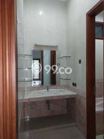 BEST LOCATION! Rumah kawasan Sektor 9-Bintaro, Dekat Stasiun, 3 KT, Luas 24600m² Bangunan 36500m² BEST LOCATION! Rumah kawasan Sektor 9-Bintaro, Dekat Stasiun, 3 KT, Luas 24600m² Bangunan 36500m²