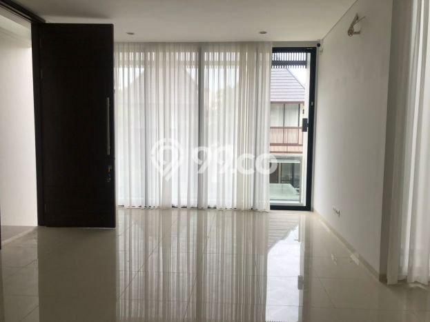 Dijual Rumah Luas Elegan Dengan View Eksklusif di Lebak Bulus, Jakarta Selatan Dijual Rumah Luas Elegan Dengan View Eksklusif di Lebak Bulus, Jakarta Selatan
