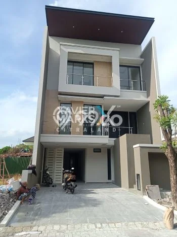 Rumah Elit Modern Tanpa Renovasi di Pakuwon Indah Surabaya Rumah Elit Modern Tanpa Renovasi di Pakuwon Indah Surabaya