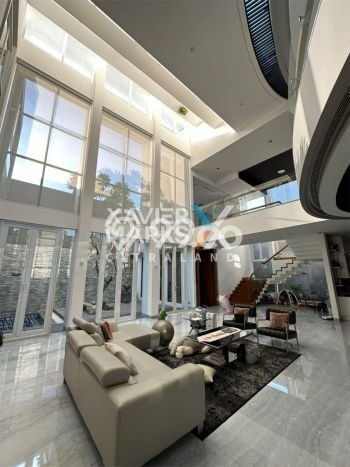 Rumah Elit LB 1400m2 Siap Huni Desain Elegan di Graha, Surabaya Rumah Elit LB 1400m2 Siap Huni Desain Elegan di Graha, Surabaya