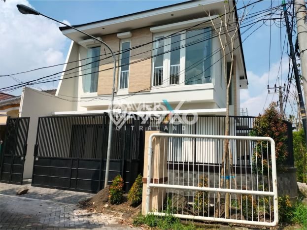 For Sale! Luxury House LT 226m2 Desain Modern di Babatan For Sale! Luxury House LT 226m2 Desain Modern di Babatan