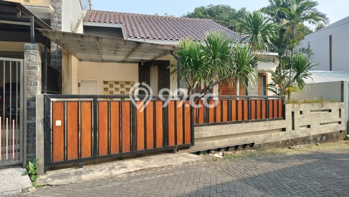 HUNIAN PILIHAN! Rumah di , LT 200m2m² Bangunan 180m2m² HUNIAN PILIHAN! Rumah di , LT 200m2m² Bangunan 180m2m²