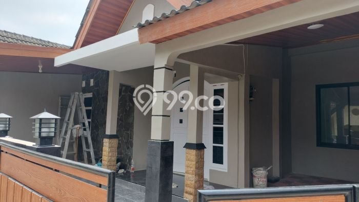 Dijual Cepat Rumah LT 98m² / LB 140m² di Kawasan Bisnis Banyumanik, Semarang Dijual Cepat Rumah LT 98m² / LB 140m² di Kawasan Bisnis Banyumanik, Semarang