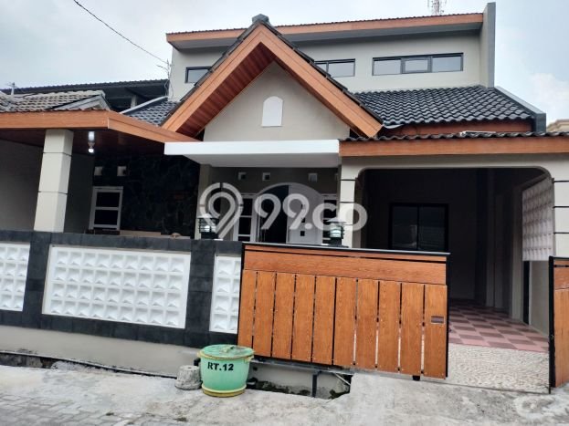 Dijual Cepat Rumah LT 98m² / LB 140m² di Kawasan Bisnis Banyumanik, Semarang Dijual Cepat Rumah LT 98m² / LB 140m² di Kawasan Bisnis Banyumanik, Semarang