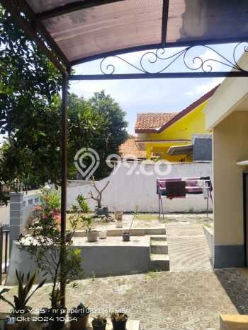 Rumah Berkualitas area Banyumanik, Semarang, LT 347m2m² LB 250m2m² - HARGA NEGO! Rumah Berkualitas area Banyumanik, Semarang, LT 347m2m² LB 250m2m² - HARGA NEGO!