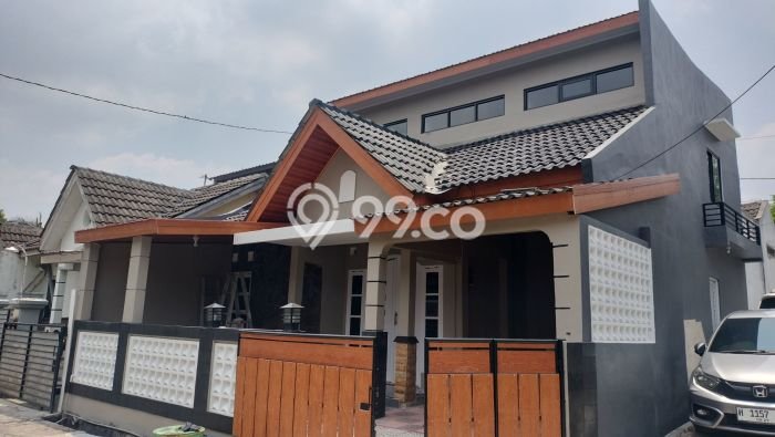 Dijual Cepat Rumah LT 98m² / LB 140m² di Kawasan Bisnis Banyumanik, Semarang Dijual Cepat Rumah LT 98m² / LB 140m² di Kawasan Bisnis Banyumanik, Semarang
