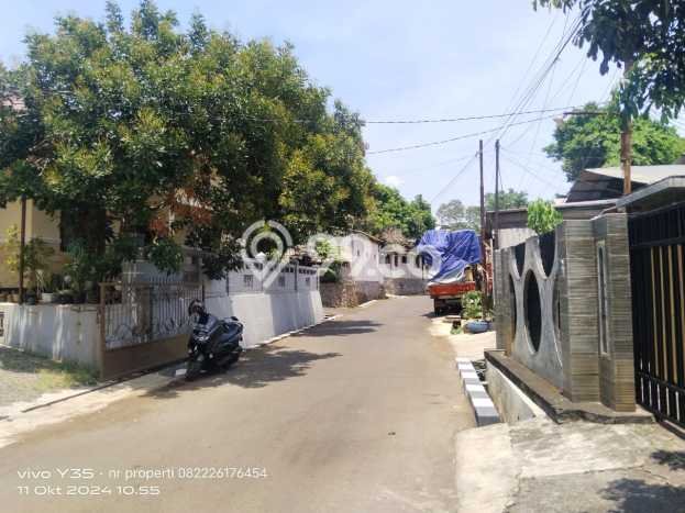 Rumah Berkualitas area Banyumanik, Semarang, LT 347m2m² LB 250m2m² - HARGA NEGO! Rumah Berkualitas area Banyumanik, Semarang, LT 347m2m² LB 250m2m² - HARGA NEGO!