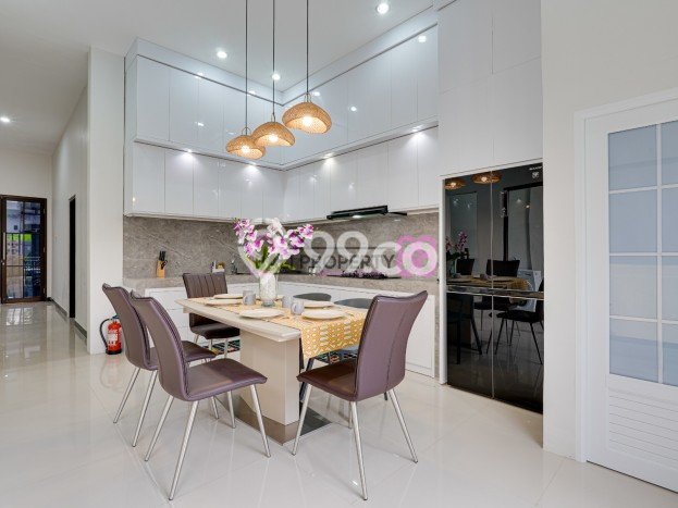 Ready to Use! Luxury House LT 170m2 Desain Elegan di Kerobokan Kaja Ready to Use! Luxury House LT 170m2 Desain Elegan di Kerobokan Kaja