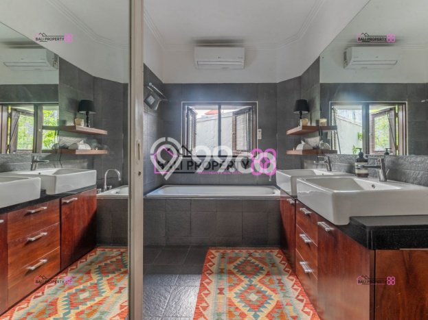 Ready to Use! Luxury House LT 290m2 Desain Modern di Kerobokan Ready to Use! Luxury House LT 290m2 Desain Modern di Kerobokan