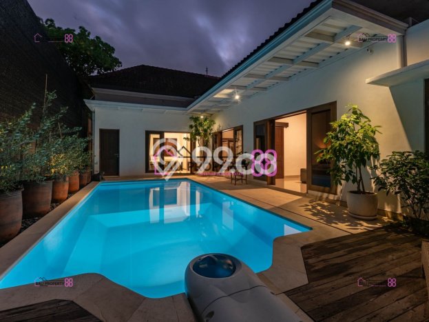 Ready to Use! Luxury House LT 290m2 Desain Modern di Kerobokan Ready to Use! Luxury House LT 290m2 Desain Modern di Kerobokan