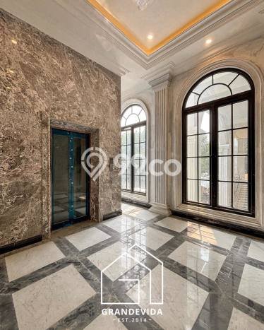 Jual Rumah Luas Elegan Dengan View Eksklusif di Pondok Indah, Jakarta Selatan Jual Rumah Luas Elegan Dengan View Eksklusif di Pondok Indah, Jakarta Selatan