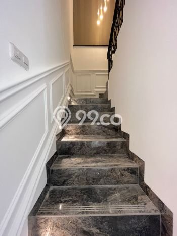 Dijual Rumah Mewah Elegan Dengan View Eksklusif di Joglo, Jakarta Barat Dijual Rumah Mewah Elegan Dengan View Eksklusif di Joglo, Jakarta Barat