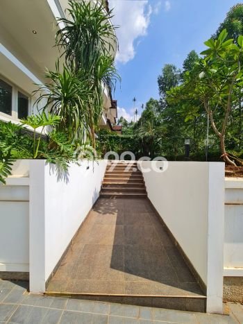 Jual Rumah Luas Elegan Dengan View Eksklusif di Lebak Bulus, Jakarta Selatan Jual Rumah Luas Elegan Dengan View Eksklusif di Lebak Bulus, Jakarta Selatan