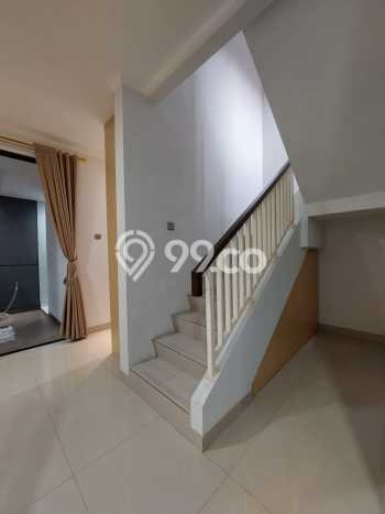 Rumah Modern 3 KT di Bintaro Tangerang Selatan Semi Furnished Rumah Modern 3 KT di Bintaro Tangerang Selatan Semi Furnished