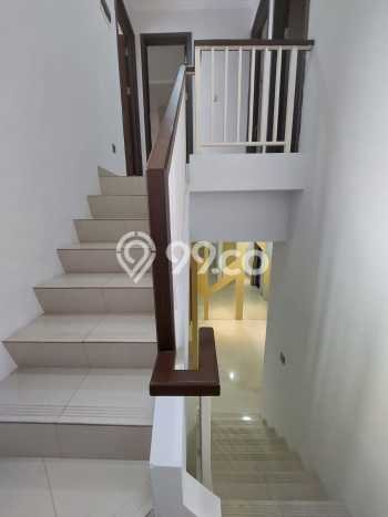 Rumah Modern 3 KT di Bintaro Tangerang Selatan Semi Furnished Rumah Modern 3 KT di Bintaro Tangerang Selatan Semi Furnished