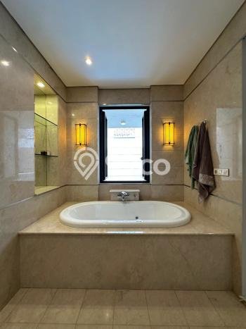 Ready to Use! Luxury House LT 364m2 Desain Modern di Mega Kuningan Ready to Use! Luxury House LT 364m2 Desain Modern di Mega Kuningan