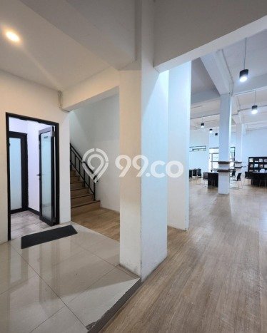 Unit Kantor Dijual di Jakarta Selatan LT 570m2 & LB 1350m2 Unit Kantor Dijual di Jakarta Selatan LT 570m2 & LB 1350m2