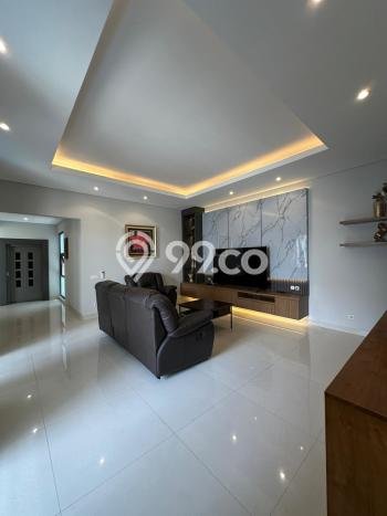 Ready to Use! Luxury House LT 364m2 Desain Modern di Mega Kuningan Ready to Use! Luxury House LT 364m2 Desain Modern di Mega Kuningan