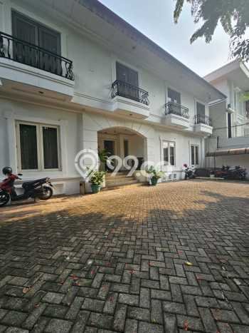 Dijual Kost di Kawasan Kebayoran Baru, Jakarta Selatan, Spesifikasi 17 KT, 0 KM, 1200m2 Dijual Kost di Kawasan Kebayoran Baru, Jakarta Selatan, Spesifikasi 17 KT, 0 KM, 1200m2
