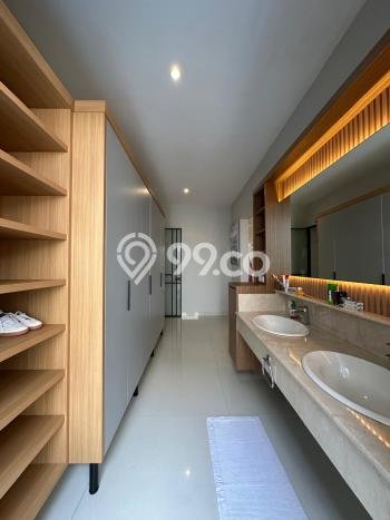 Ready to Use! Luxury House LT 364m2 Desain Modern di Mega Kuningan Ready to Use! Luxury House LT 364m2 Desain Modern di Mega Kuningan