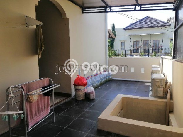 Unit Kost Dijual di Mlati dengan 15 Kamar Tidur & Luas Bangunan 355m2 Unit Kost Dijual di Mlati dengan 15 Kamar Tidur & Luas Bangunan 355m2