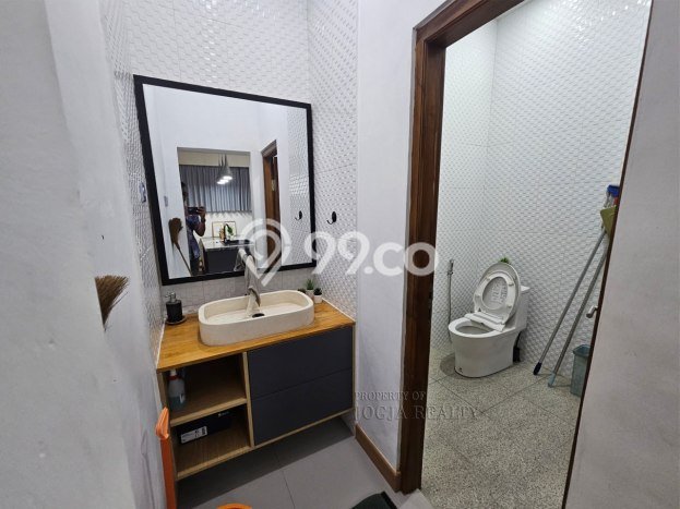 HARGA SPECIAL! Rumah Asri di Kotagede, Yogyakarta, LT 112m2m² Bangunan 152m2m² Bisa Nego! HARGA SPECIAL! Rumah Asri di Kotagede, Yogyakarta, LT 112m2m² Bangunan 152m2m² Bisa Nego!