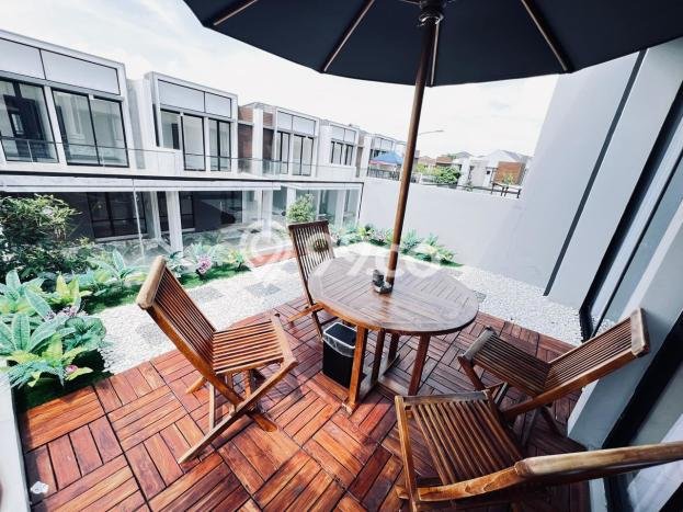Disewakan! Rumah 2 Kamar Tidur &
2 Kamar Mandi di Pantai Indah Kapuk 2, Jakarta Utara Disewakan! Rumah 2 Kamar Tidur &
2 Kamar Mandi di Pantai Indah Kapuk 2, Jakarta Utara