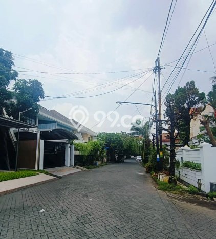 Dijual Rumah Luas Elegan Dengan View Cantik di Middle East Ring Road, Surabaya Dijual Rumah Luas Elegan Dengan View Cantik di Middle East Ring Road, Surabaya