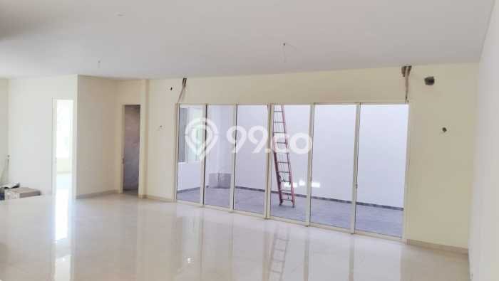 Rumah Elit Modern Tanpa Renovasi di Pakuwon City Surabaya Rumah Elit Modern Tanpa Renovasi di Pakuwon City Surabaya