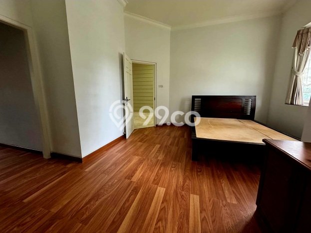 Hunian Mewah LB 300m2 Siap Pakai Desain Elegan di Pakuwon CIty, Surabaya Hunian Mewah LB 300m2 Siap Pakai Desain Elegan di Pakuwon CIty, Surabaya